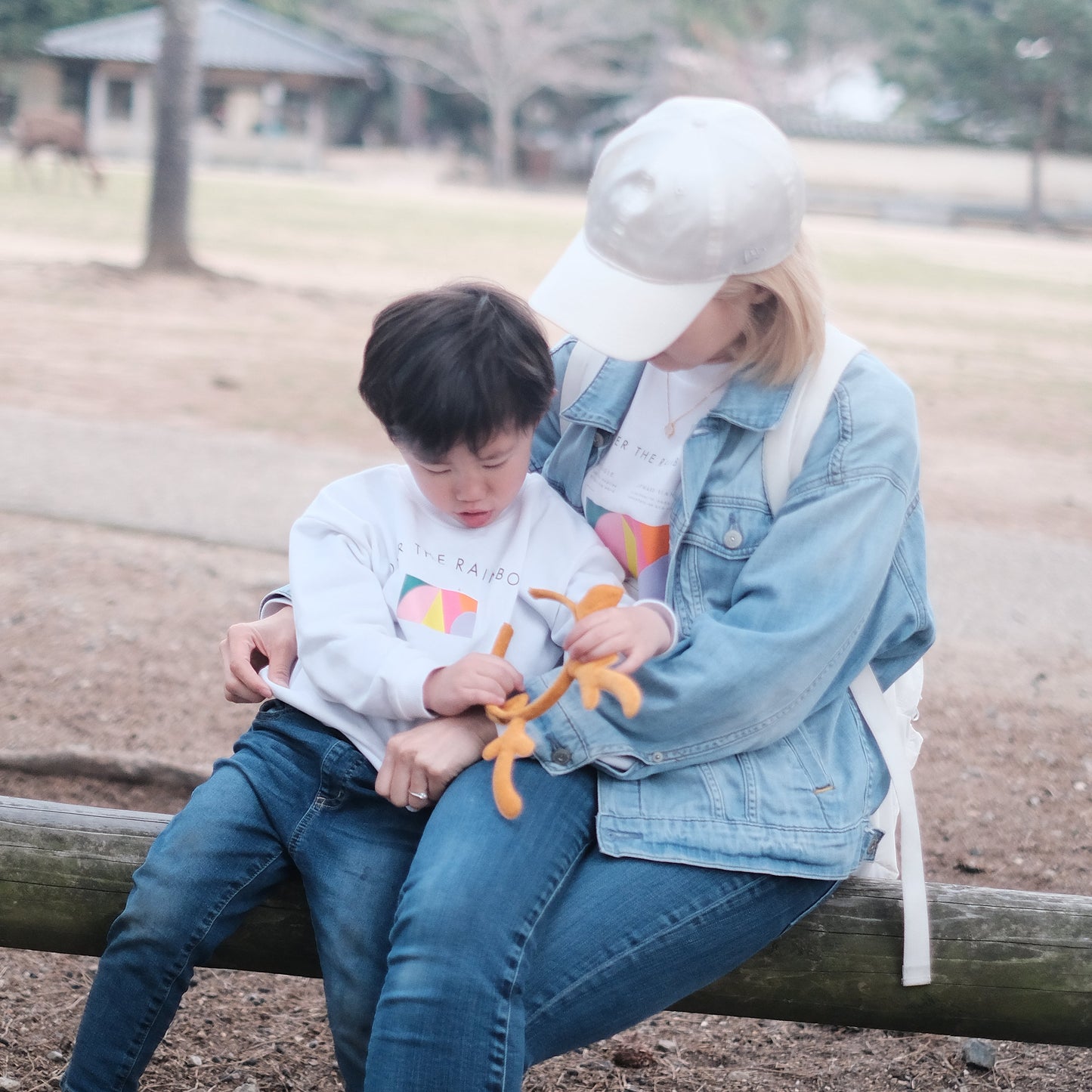 OVER THE RAINBOW ロゴ入りスウェット / Kids