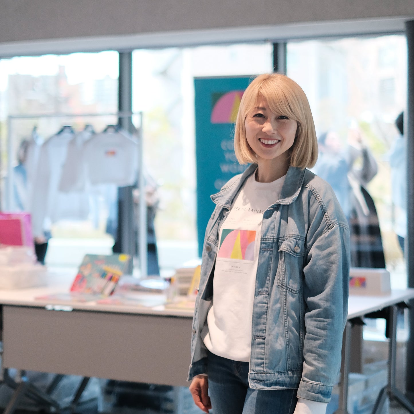 OVER THE RAINBOW ロゴ入りスウェット