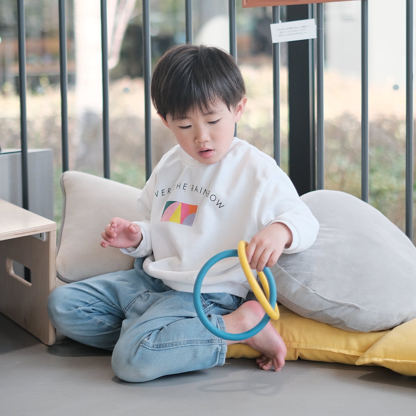 OVER THE RAINBOW ロゴ入りスウェット / Kids